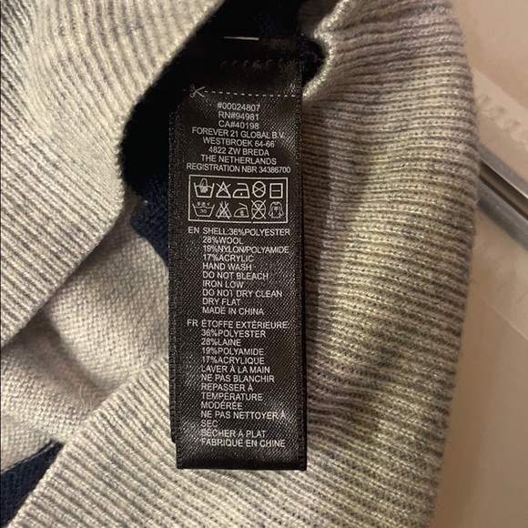 Short Sleeve Striped Sweater - Picture 9 of 9